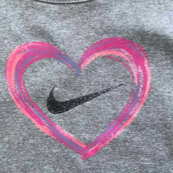 NWT NIKE GIRLS SIZE 12M HEART TOP & SHORTS SET - Picture 4 of 6